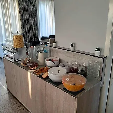 Hotel Paritsa 2*